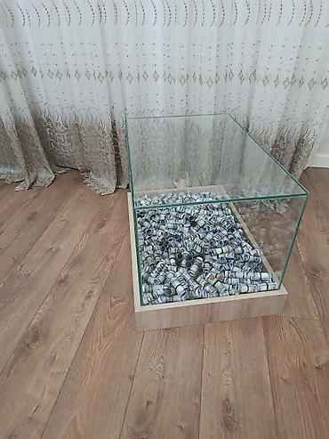 ucuz vitrin: Şüşə vitrin/masası – dekorativ “pul rulonları” ilə - Material: qalın — 5