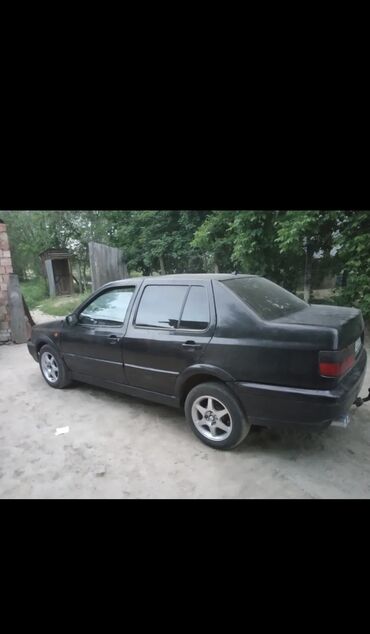 Volkswagen: Volkswagen Vento: 1993 г., 1.8 л, Механика, Бензин, Седан