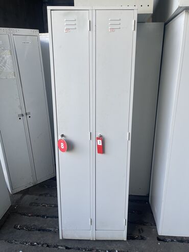 Холодильные витрины: Шкаф металический бу, можно использовать для любого предназначения!
