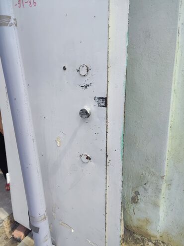 reşotka qapılar: Metall giriş qapısı - Material: polad/metal karkas, üzəri dəri-derman