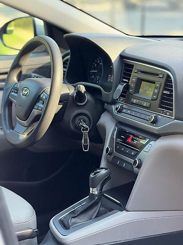 Hyundai: Hyundai Elantra: 2 l | 2017 il Sedan — 9