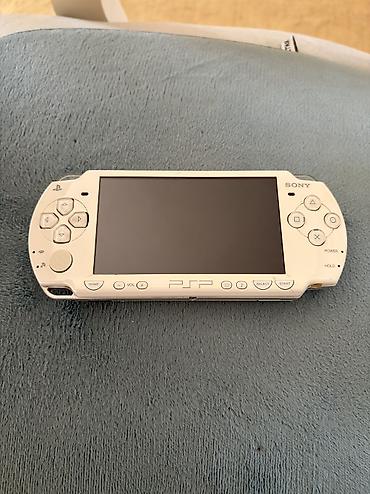 pes 5: Sony PSP-3000, ağ rəng (UMD sürücülü, PSP loqolu arxa qapaq). Portativ — 1