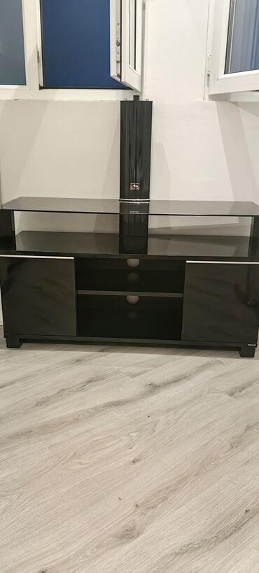 tv stand alçıpan: Düz TV altlığı, Polkalı