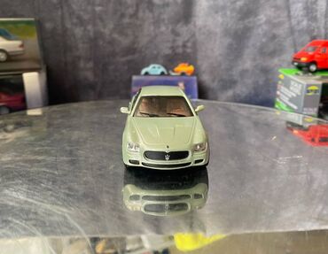 Avtomobil modelləri: Коллекционная модель Maserati Quattroporte V light green 2005 — 4