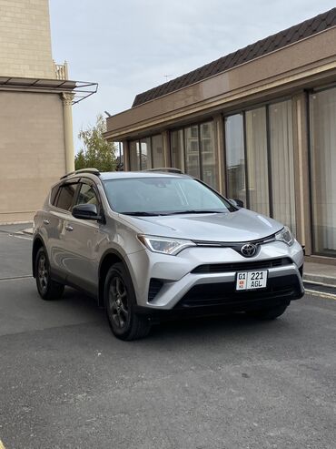 Toyota: Toyota RAV4: 2018 г., 2.5 л, Автомат, Бензин, Кроссовер