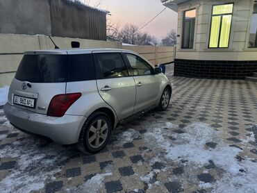 автомобил тойота: Toyota ist: 2003 г., 1.3 л, Автомат, Бензин