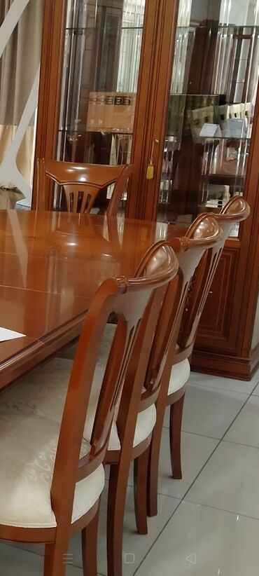 стол и стулья для гостиной в Кыргызстан | Комплекты столов и стульев: Продаю новую итальянскую мебель от фабрики gamma. В комплекте