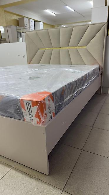 Двуспальные кровати: Двухспальная кровать с мягкой изголовьем. Основание железный каркас. В — 5