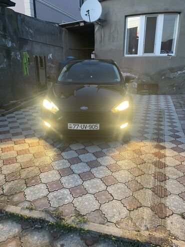 Ford: Ford Focus: 1 l | 2016 il 260 km Sedan — 2