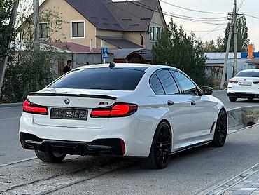 Обвес: BMW 5 Series (G30) в обвесе M Performance - Кузов: седан, белый цвет — 6
