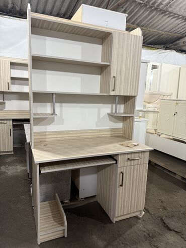 Компьютерные столы: Компьютерный стол, Новый, С полками — 6