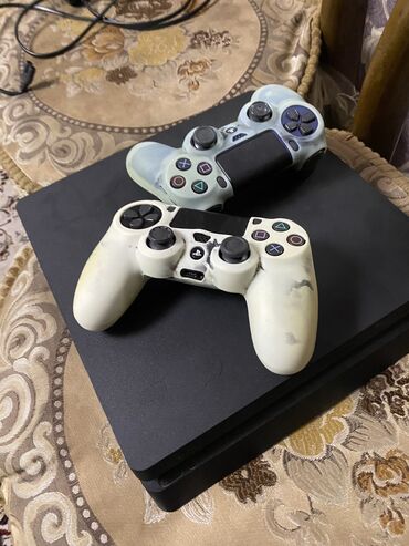 джойстик на сони: Игровая консоль Sony PlayStation 4 Slim (черная) с двумя беспроводными