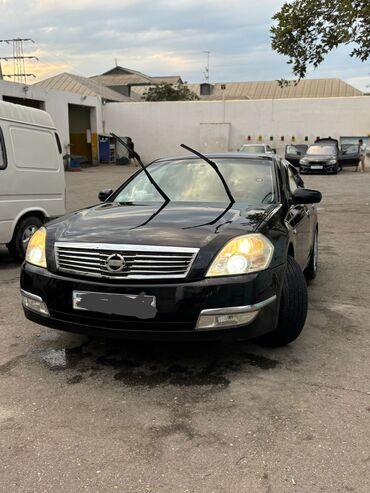 Fərqləndirici xrom detallara və gündüz işıqlarına sahib Nissan Teana