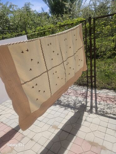 Одеяла и пледы: Плед бу отличное состояние!
двухспалки -10 шт
односпальные -30 шт