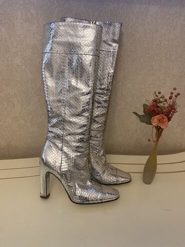 Tuflilər: İki cüt qadın ayaqqabısı və uyğun çanta dəsti 1) Lolita Botti leopard — 38