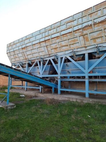 Beton qarışdıranlar: Hazır işlək vəziyyətdə beton zavod satılır. Saatda 250 kub beton — 7