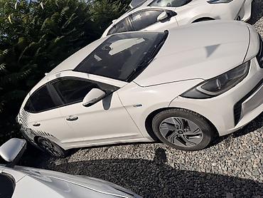 подключаемый гибрид: Hyundai Elantra: 2020 г., 1.6 л, Гибрид, Седан — 3