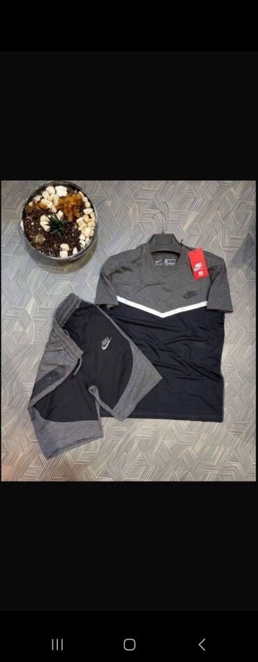 nike react: Nike komplet trenerka, koji se sastoji od majice kratkih rukava i
