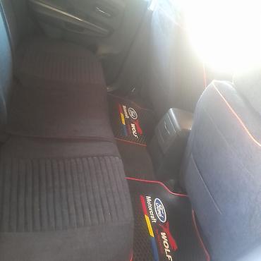 offroad tekerler: Great Wall Hover H3, ağ rəngli, 7 yerlik SUV. Xüsusiyyətlər: - Geniş — 8