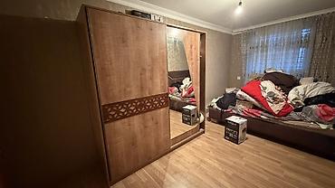 taxta asılqan: Sürgülü qapılı geyim dolabı - Material: taxta teksturalı laminat — 5
