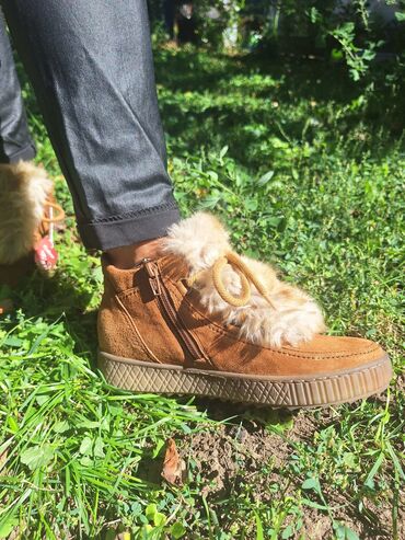 Gležnjače: Ženske kratke čizme – više modela Muške cipele. cena od 30 do 60 — 10