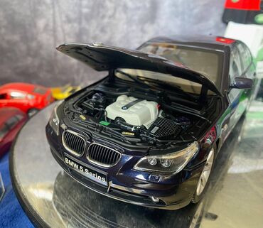 Avtomobil modelləri: Коллекционная модель BMW 545i E60 dark blue 2008 KYOSHO Scale 1:18 — 15