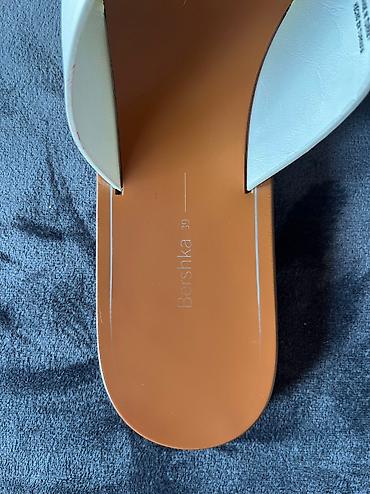 каблучок: Босоножки, 39, Bershka, Новый, цвет - Белый — 2