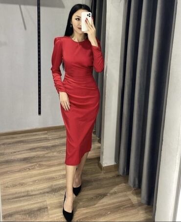красная платья: Вечернее платье, Средняя модель, Атлас, С рукавами