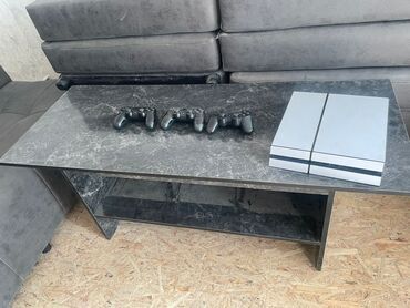 xbox one: В комплекте игровая приставка Sony PlayStation 4 в серебристом