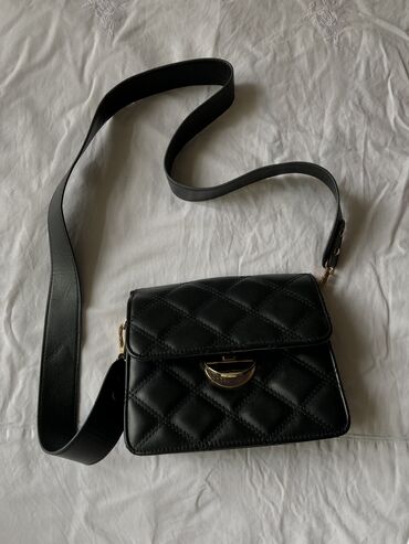 черная сумочка: Сумочка очень красивая и качественная, украсит ваш аутфит🥰 есть