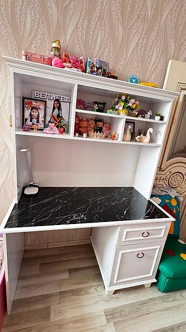 mebel satilir: Yazı masası 120 manat 2 aydır alınıb köçlə bağlı satılır ünvan — 1