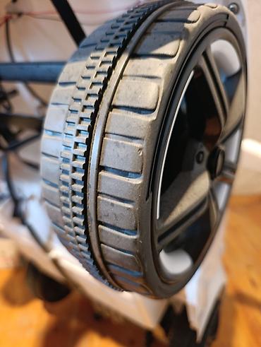 1 yaş: Uşaq üçün elektrikli miniatür avtomobil - Korpus: ağ rəngli sport — 1