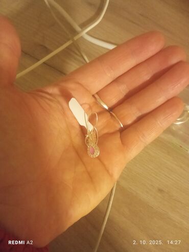 Prstenje: Srebrne minđuše sa kukicom i privjeskom u obliku suze. Centralni deo na lalafo.rs — 4 Prstenje: Srebrne minđuše sa kukicom i privjeskom u obliku suze. Centralni deo — 4