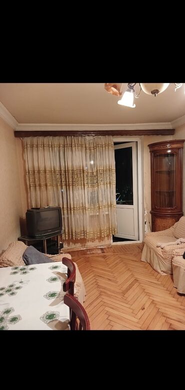 Uzunmüddətli kirayə mənzillər: Gəncənin tam mərkəzində, 2 otaqlı, təmirli, əşyalı mənzil satılır — 9