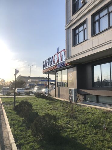сдам 1 комнатную квартиру на длительный срок рядом джал бишкек: 2 бөлмө, Менчик ээси, Чогуу жашоо менен, Толугу менен эмереги бар