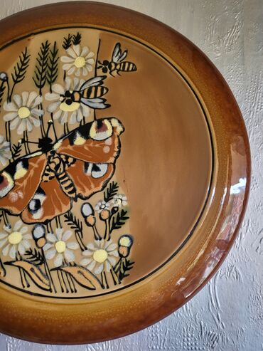 Ostalo posuđe: Tanjir nov za zid,rucni rad,rucno oslikan,pa glaziran. 70,80te — 4