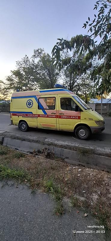 Аренда фургона: Карета скорой помощи на базе фургона (тип «Ambulance», надписи Rescue — 8