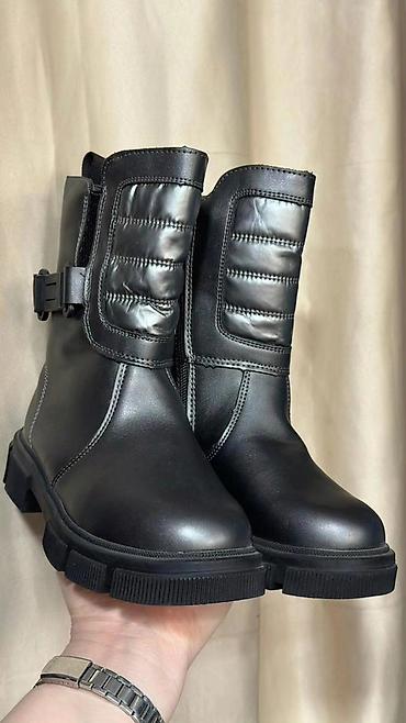 Ботинки и ботильоны: Срочно продаются. Скидка . Акция. Женские челси на массивной подошве — 10