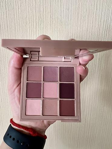 косметичка: Huda Beauty Matte Obsessions Eyeshadow Palette – Cool Nudes (9 — 4