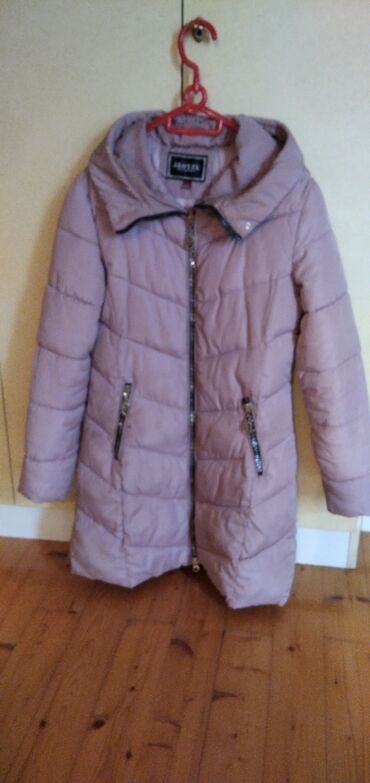 qara cins pencekler: Sindifon qalin kurtka.15 manat.M-L olcuye uygundu.Az istifade