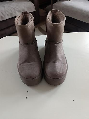 deichmann srbija ugg: -Ugzerice kao nove,dva puta obucene
vel. 38 — 2