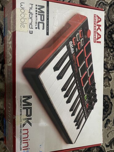 DJ-контроллеры: Клавиатура Akai Professional MPK mini