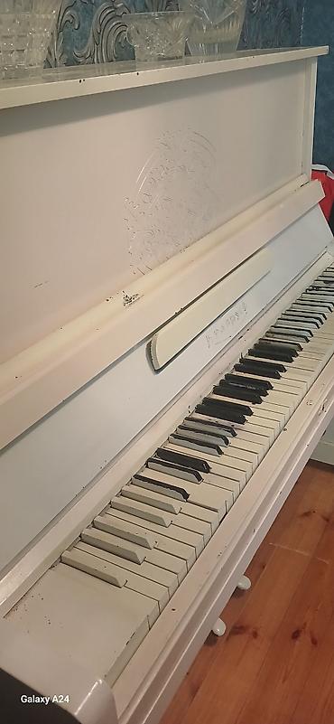 dvd disk satisi: Ağ rəngdə akustik piano – “Романтик” (Romantik) upright model — 1