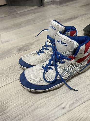 боксерские перчатки оригинал: Мужские кроссовки, 39, Asics, Б/у, цвет - Белый, Самовывоз — 2