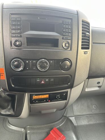 Легкий грузовой транспорт: Легкий грузовик, Mercedes-Benz, Стандарт, 3 т, Б/у at lalafo.kg — 11 Легкий грузовой транспорт: Легкий грузовик, Mercedes-Benz, Стандарт, 3 т, Б/у — 11