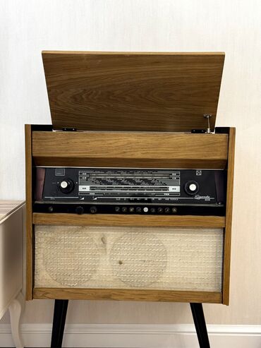 Qrammofon və patefonlar: Qrammofon iynəsi, patefeon iynəsi Qiyməti: 1 ədəd 10 manat 2 ədəd 18 — 3