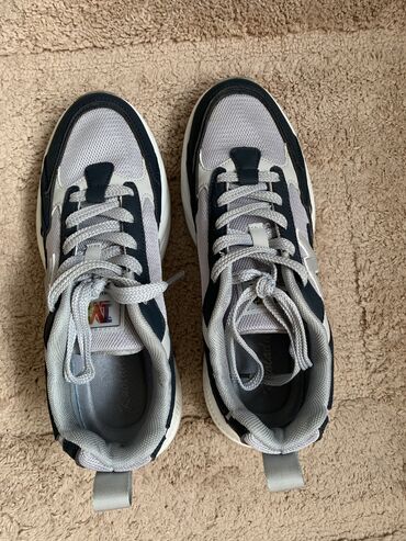 Кроссовки и спортивная обувь: Кроссы New Balance оригинал носил немного один день