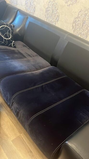 Divan, İşlənmiş, Açılmayan, Bazasız, Vеlur parça, Çatdırılma yoxdur