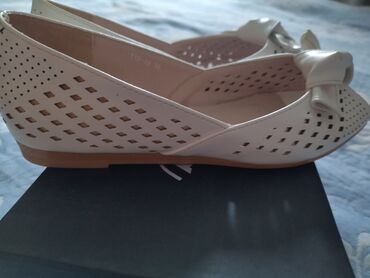 обувь белая: Туфли 35, цвет - Белый