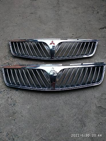 124 решетка: Решетка радиатора Mitsubishi Б/у, Оригинал — 2